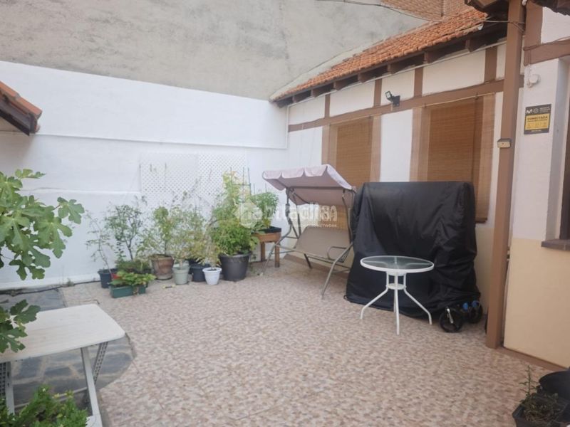 Foto fdd8afa2-201b-44a6-9d7c-7191a42a8159. Casa amb calefacció piscina a Bellas Vistas Madrid