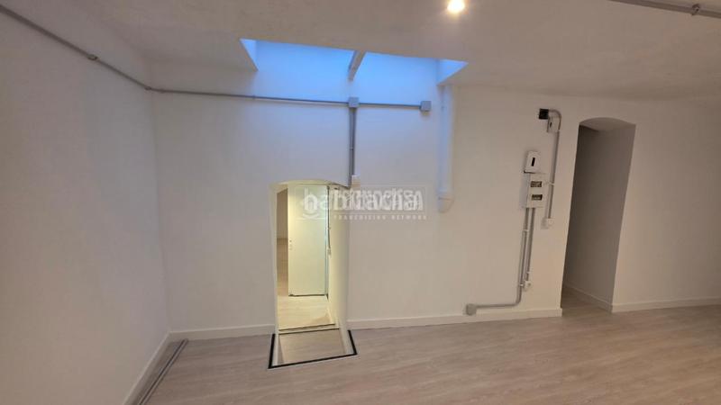 Foto 82e42686-2b51-4f24-b745-68d95cd589fb. Local comercial amb calefacció a Berruguete Madrid