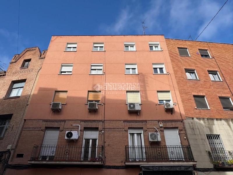 Foto b3c01d89-8823-410f-b3d7-f1e1610c2aef. Local comercial amb calefacció a Berruguete Madrid