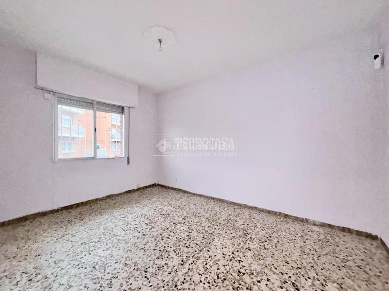 Foto 2b87f338-18d6-4e25-81b3-ddad560e21a7. Flat with heating in Numancia Madrid