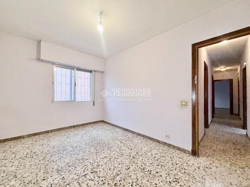 Foto d00ec908-5532-4dbb-9c23-d63c8ab78d56. Flat with heating in Numancia Madrid