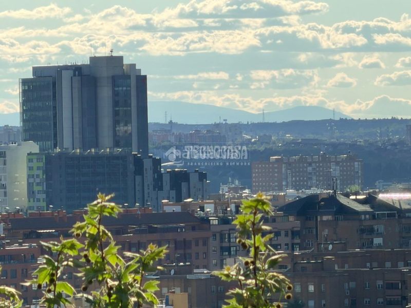 Foto 30607929-c384-458c-8a30-874d658af1c8. Pis amb calefacció aparcament a Numancia Madrid