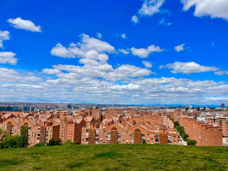 Foto 3acd9345-add0-42ed-a9e1-949755567c80. Pis amb calefacció aparcament a Numancia Madrid