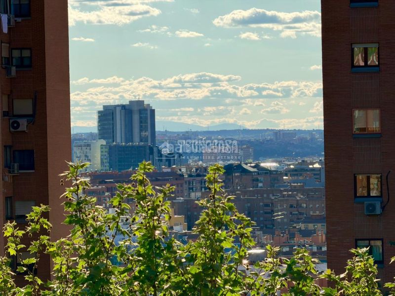 Foto 62f0f0e4-cd41-4826-af5a-06ba9a27eaa6. Pis amb calefacció aparcament a Numancia Madrid