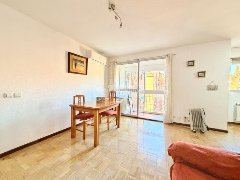 Foto b45eff3b-b345-4a0e-9fc5-b04fb96035da. Pis amb calefacció aparcament a Numancia Madrid