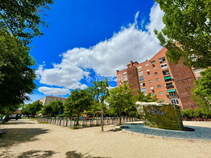 Foto df1ee461-4765-40ac-ac77-99ccb4dabf0e. Pis amb calefacció aparcament a Numancia Madrid