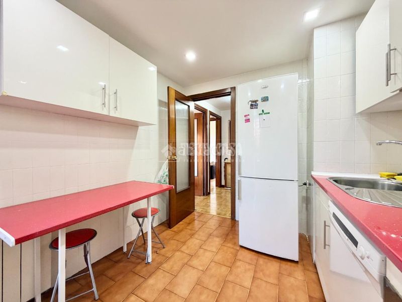 Foto e6faff86-bc9f-46a1-a224-5e100a79c93f. Pis amb calefacció aparcament a Numancia Madrid