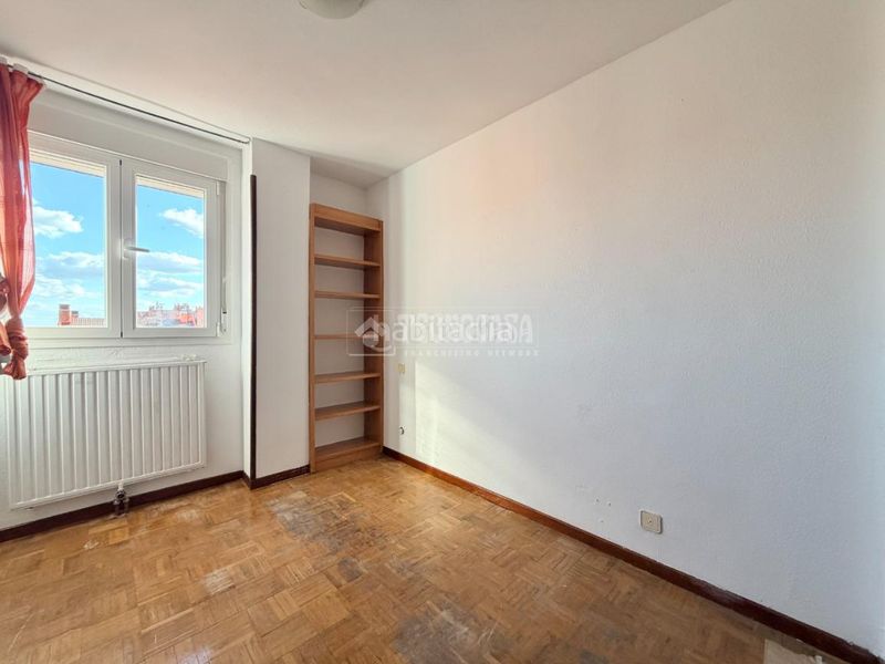 Foto 480e4170-5fc0-40d3-a4fa-88c442d8d5e2. Piso  en venta en Numancia Madrid