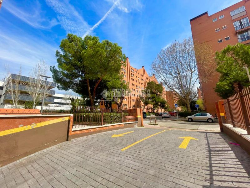 Foto 7f3cf294-6020-4b05-a163-88b6f6b092e6. Pis amb aparcament a Numancia Madrid
