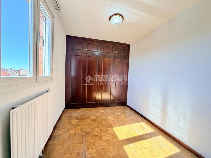 Foto 85cc9c15-a218-4471-a2bc-d8067f7d75c5. Piso  en venta en Numancia Madrid