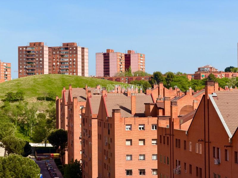 Foto 9b8c0f10-9b7e-45ed-adfc-1588b216dd65. Pis amb aparcament a Numancia Madrid