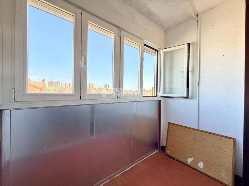 Foto 9b91cf81-c394-4aa5-9f03-aa445a38a1e9. Pis amb aparcament a Numancia Madrid