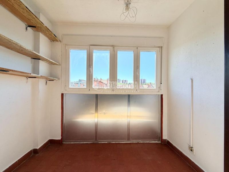 Foto a08bf73a-fd5d-45c9-9a10-3dcf04e2a473. Piso  en venta en Numancia Madrid