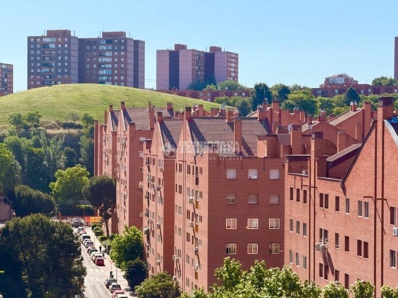 Foto b367b370-1de9-409a-8a3a-b87c8453f4ec. Piso  en venta en Numancia Madrid