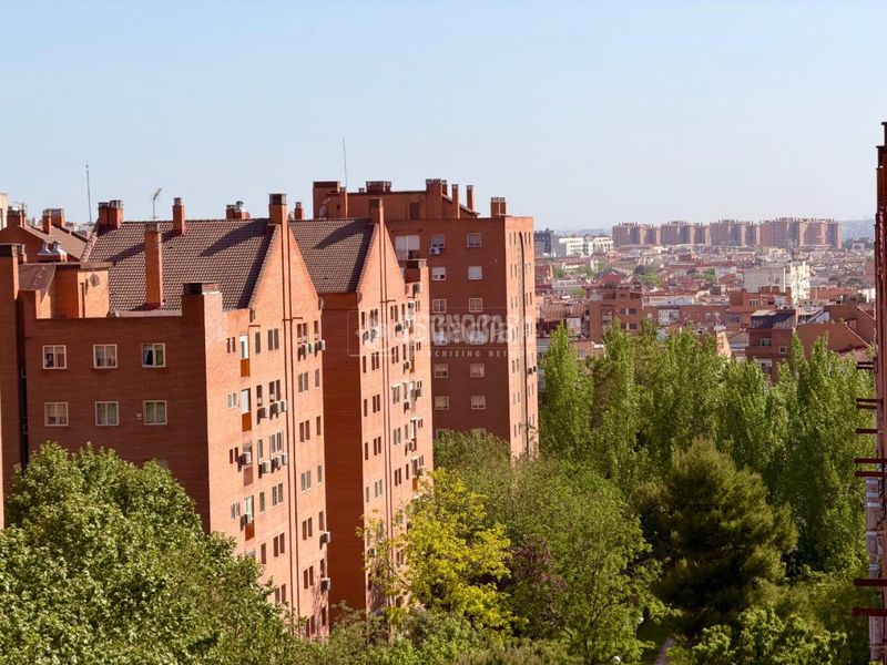 Foto d546a19d-3973-4fbb-bd1c-b496c48fb740. Pis amb aparcament a Numancia Madrid