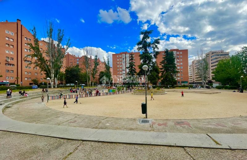 Foto e14f8f05-edc2-4f16-83e7-f76cc3490a95. Pis amb aparcament a Numancia Madrid