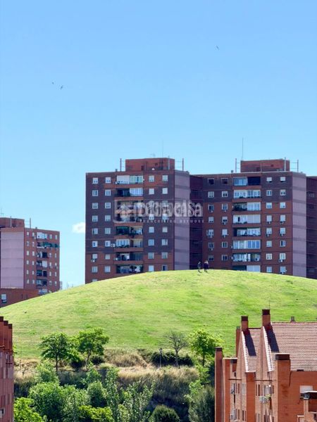 Foto eac30af1-c68b-4a97-8baa-02cdb3f70b00. Piso  en venta en Numancia Madrid