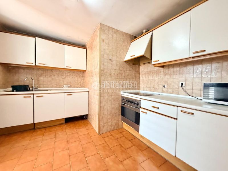 Foto eef3686c-48f7-4566-9f4f-eba1627b9fe4. Pis amb aparcament a Numancia Madrid