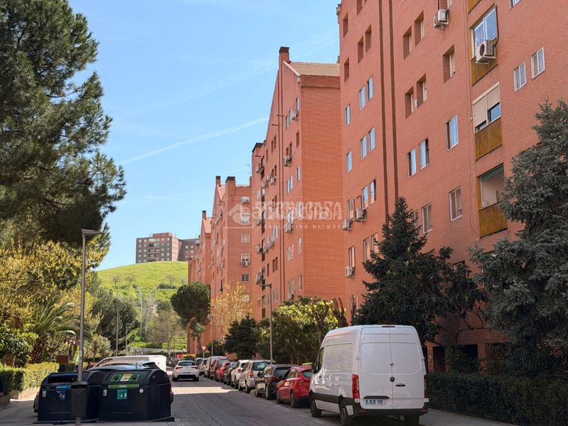 Foto fcde96eb-4cbc-4508-b2a6-bff15ad8277c. Piso  en venta en Numancia Madrid