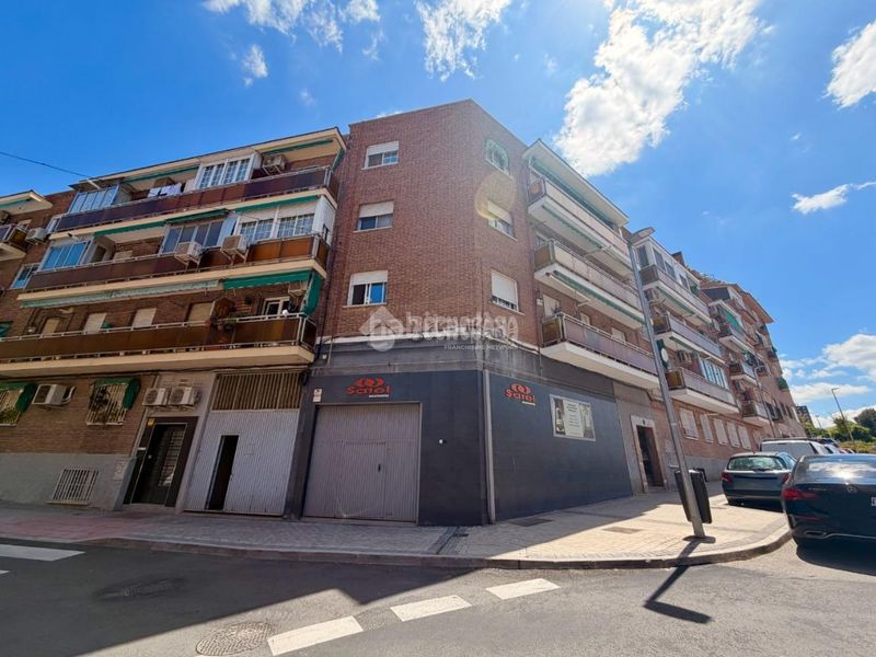 Foto 159adab3-18b6-477c-b4d6-907efa94972d. Local comercial a Numancia Madrid