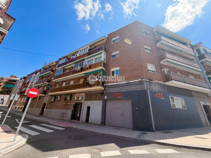 Foto 50bf47b0-c794-4d35-8c0f-b0f71f7f6c0d. Local comercial a Numancia Madrid