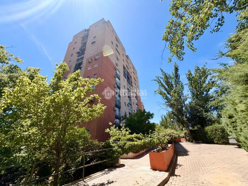 Foto fac0a567-f6a6-4f7e-b710-d1b13396a0d2. Pis amb calefacció a Numancia Madrid
