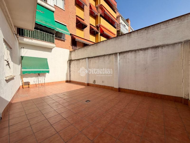Foto 01e7373f-fdaf-47d2-bf80-e3e28edc438d. Local comercial a Numancia Madrid