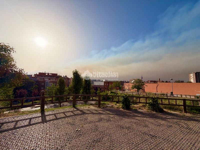 Foto 913be294-83c8-4fd6-8c01-38d6afbe2d5f. Local comercial a Numancia Madrid