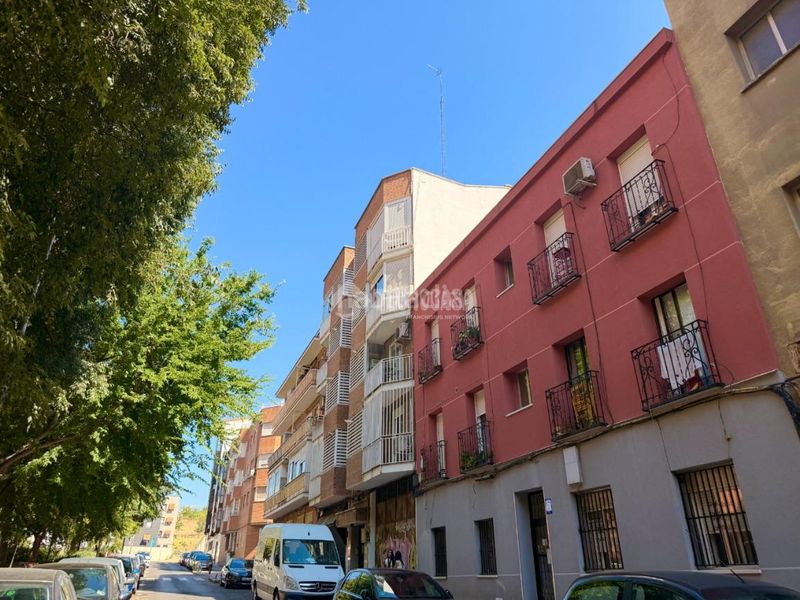 Foto 664517cf-722f-44af-acc6-c050333d0a72. Estudio piso en venta en Numancia Madrid