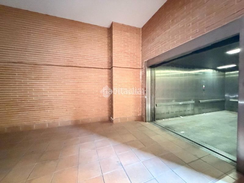 Foto 2798677a-b58a-403f-bb89-021fcf054376. Aparcament cotxe a Numancia Madrid