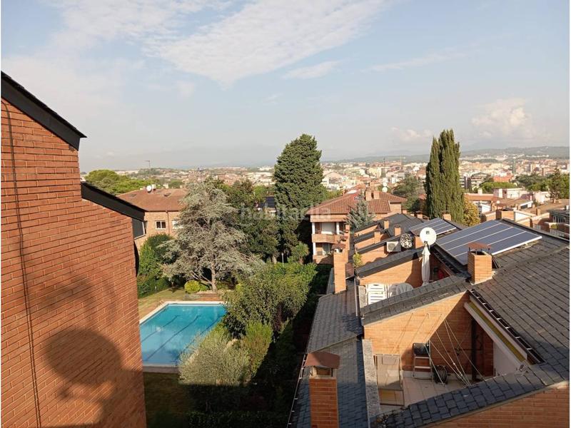 Foto 0bf20765-6571-4915-9264-4fb7495fa481. Alquiler casa adosada  en Eixample con piscina amueblada en Sant Cugat del Vallès