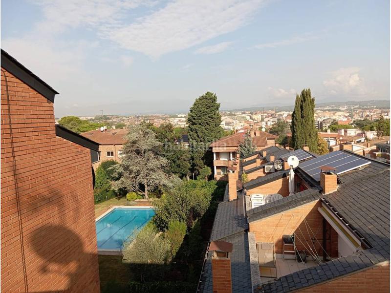 Foto a581881f-d792-416a-af57-b64c3954d556. Alquiler casa adosada  en Eixample con piscina en Sant Cugat del Vallès