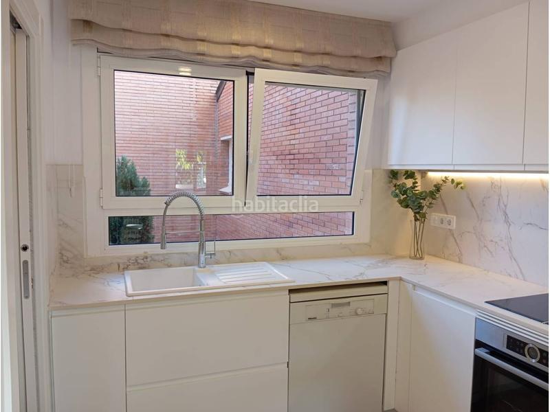 Foto bbd76bae-e879-455b-96ca-feb76726b6e5. Alquiler casa adosada  en Eixample con piscina en Sant Cugat del Vallès