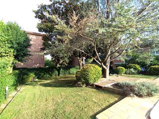 Lloguer Casa a Eixample. Casa adosada en eixample con piscina