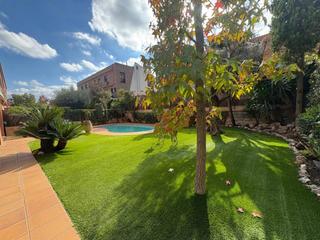 Flat in Serraparera. Espectacular planta baja en venta