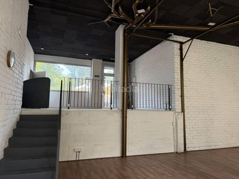 Foto f8b88552-7ad3-435f-b4ee-91f33fd61d59. Local comercial a magallanes 57 a Mercat Rubí