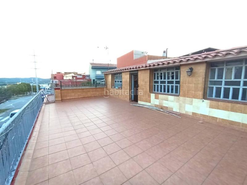 Foto f70d87fa-6510-45fb-99dd-328e66a5f4f6. Casa adossada amb aparcament a Mercat Rubí