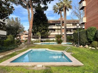 Flat  Calle joan oliver. Planta baja en venta en el eixample