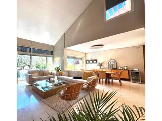 Chalet in Arxiu. Chalet unifamiliar con ascensor