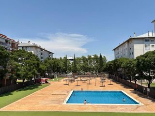 Flat in Serraparera. Piso reformado con piscina y parking en serraparera