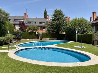 Affitto Casa a schiera in Eixample. Casa adosada en alquiler en leixampletorreblanca