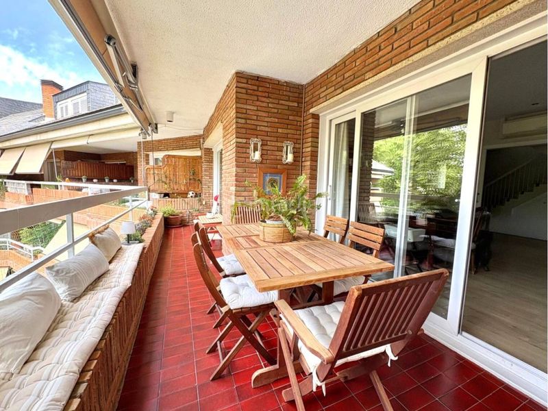 Foto c39c3e1e-6789-48c3-9744-8dd1be63efe3. Duplex con riscaldamento parcheggio piscina in Eixample Sant Cugat del Vallès