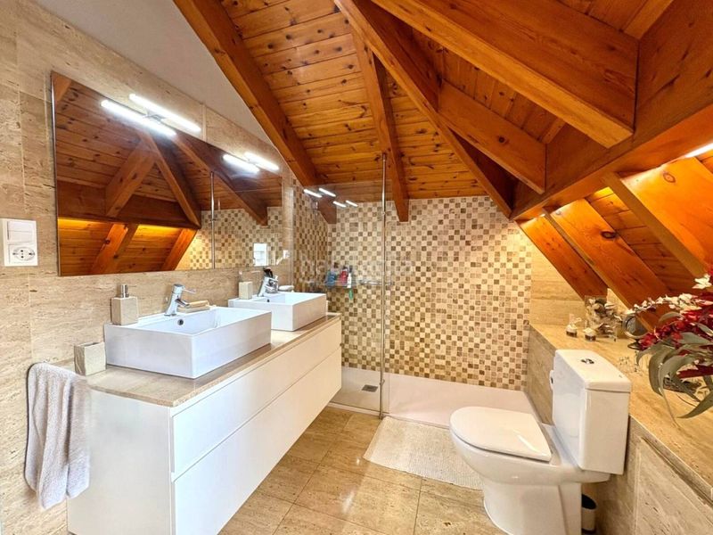 Foto f3597cf9-9675-461e-bffb-fff8b358c5c3. Duplex con riscaldamento parcheggio piscina in Eixample Sant Cugat del Vallès