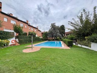 Reihenhaus in Eixample. Chalet adosado en eixample