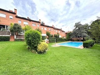 Reihenhaus in Eixample. Chalet adosado en eixample