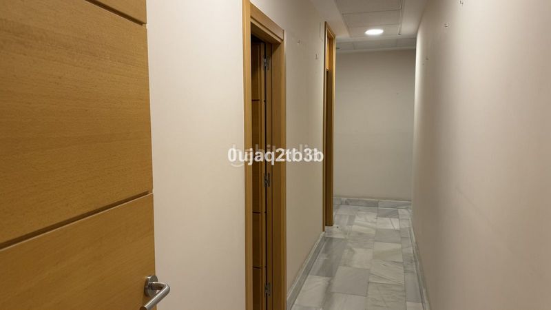 Foto 0d0c6adc-8ff4-4e92-82dc-e02ed80d6806. Oficina en Playa Bajadilla - Puertos Marbella
