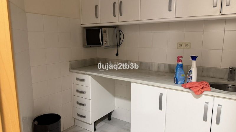 Foto 30da80f8-e9b8-4edd-a3c6-fd332a3ca558. Oficina en Playa Bajadilla - Puertos Marbella