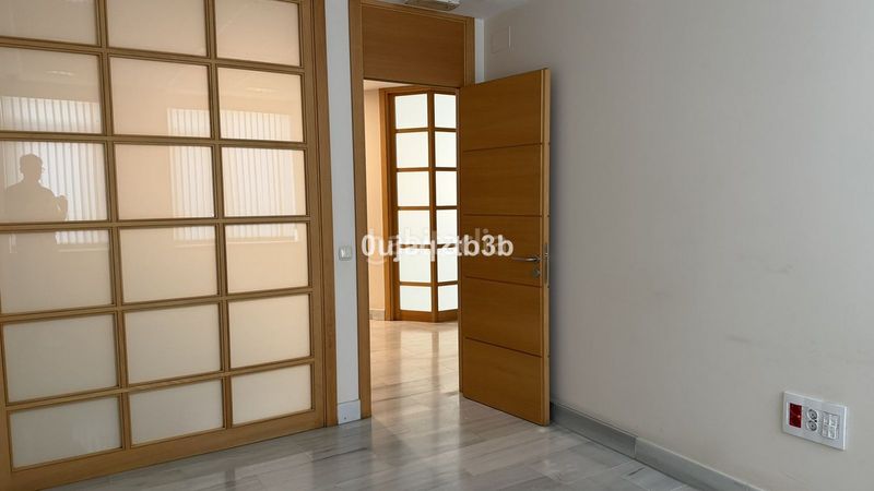 Foto 56fb3ec0-4d4b-463f-9a3f-a172705a2dcd. Oficina en Playa Bajadilla - Puertos Marbella