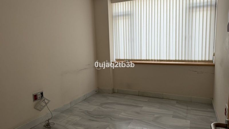 Foto 86c1ebd7-771a-4c4e-941b-267598606428. Oficina en Playa Bajadilla - Puertos Marbella