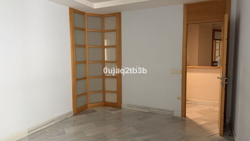 Foto a11aac84-aabe-4bb0-9149-3c4bc8daf6b0. Oficina en Playa Bajadilla - Puertos Marbella